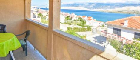 Apartment (One Bedroom Apartment - MIddle) | Terrace/patio