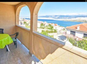 Apartment (One Bedroom Apartment - MIddle) | Terrace/patio - Apartments Branka Pag (Pag)