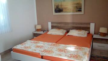 Apartment (One Bedroom Apartment Upper) | 2 bedrooms