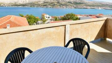 Apartment (One Bedroom Apartment Upper) | Terrasse/Patio