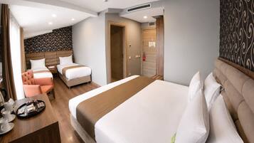 Comfort Quadruple Room | Minibar, desk, laptop workspace, WiFi (free)