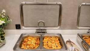 Desayuno buffet todos los días (con cargo)