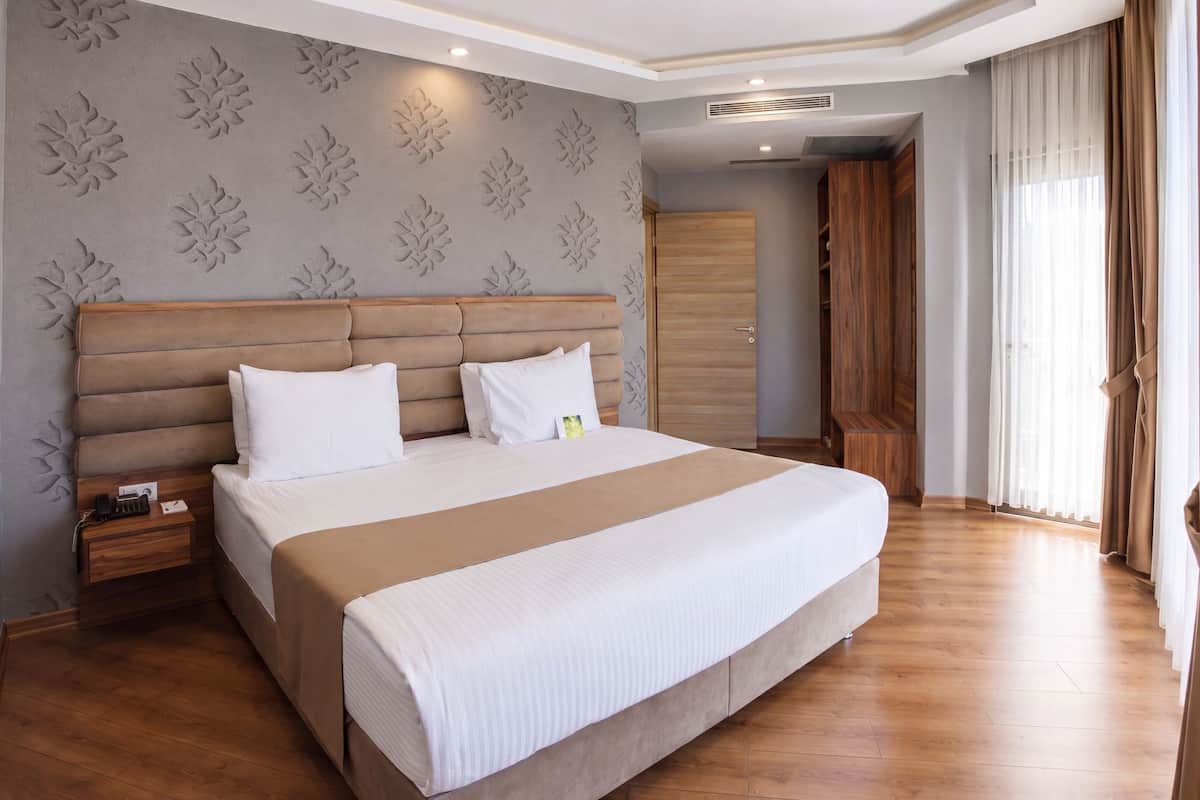 Suite, Balcony