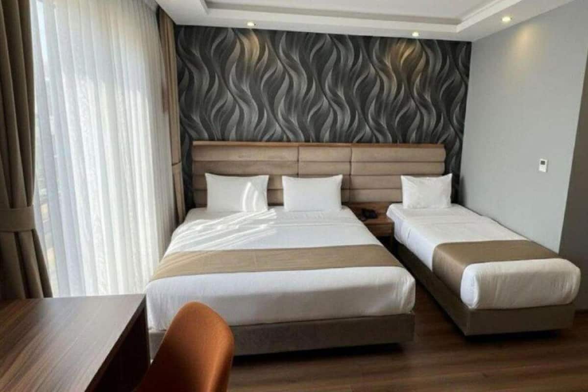 Comfort trippelrum | Arbetsyta för laptop och gratis wi-fi