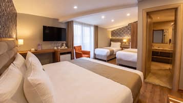Comfort Quadruple Room | Minibar, desk, laptop workspace, WiFi (free)