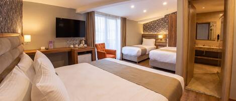 Comfort Quadruple Room | Minibar, desk, laptop workspace, WiFi (free)