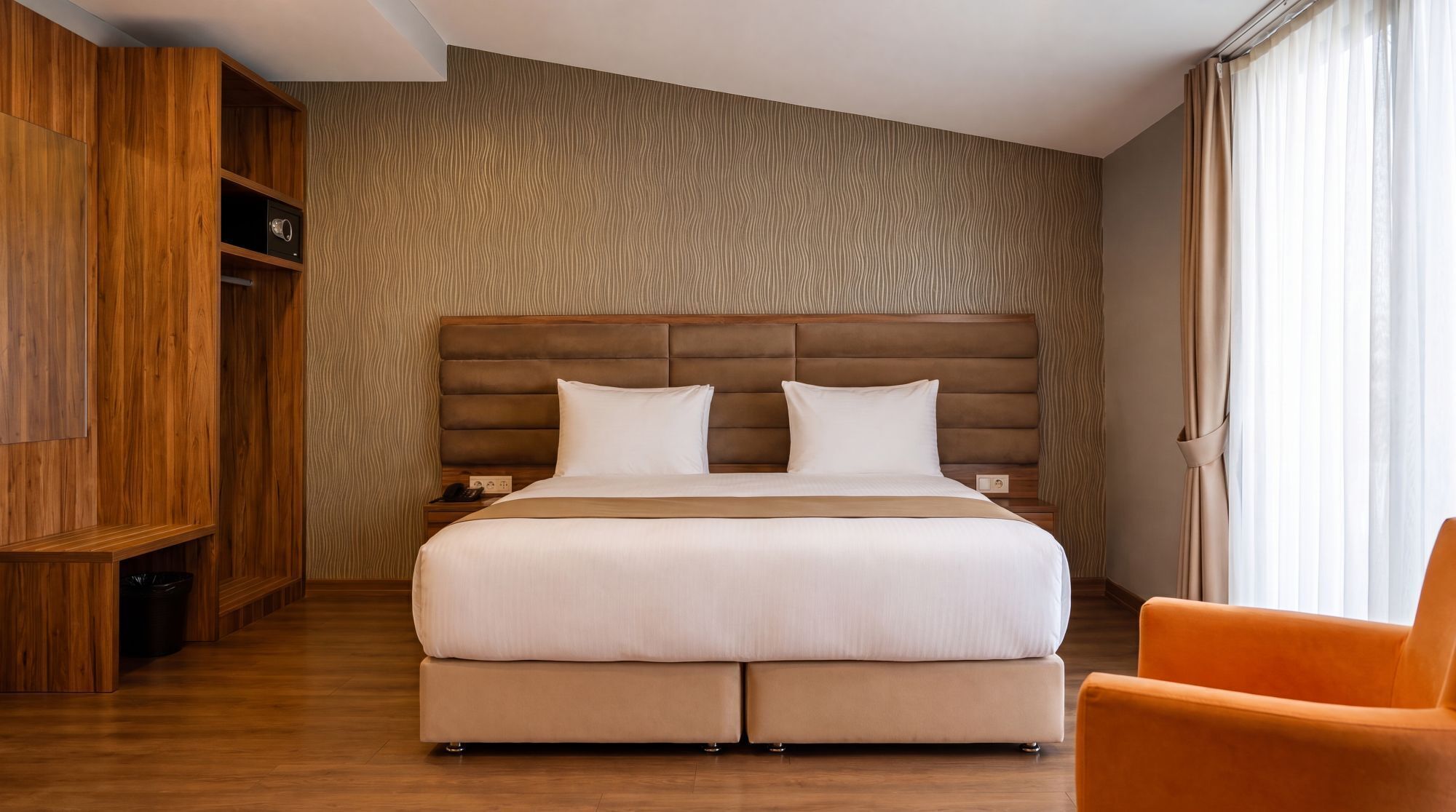 Deluxe Room | Minibar, desk, laptop workspace, free WiFi