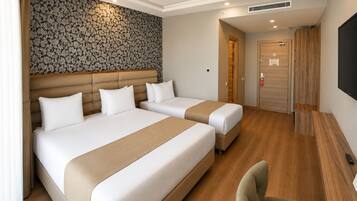 Comfort Triple Room | Minibar, desk, laptop workspace, WiFi (free)