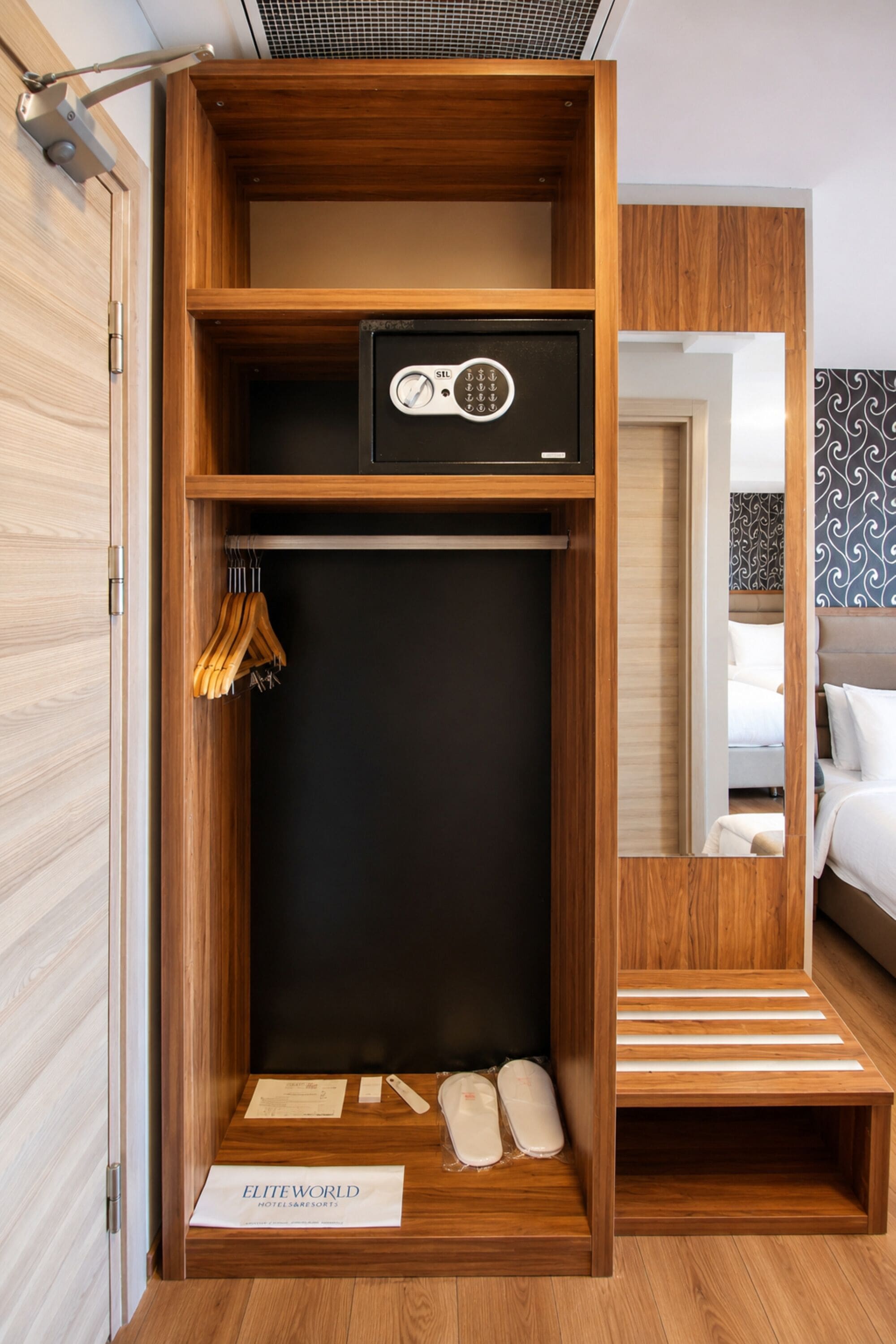 Comfort Quadruple Room | Minibar, desk, laptop workspace, WiFi (free)