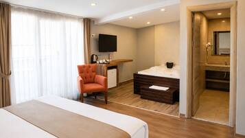 Habitación Deluxe | Minibar, escritorio, espacio para trabajar con un portátil y wifi gratis