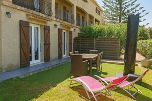 Outdoor dining - Spacious T3 apartment - 10 min from Ajaccio and beaches (Bastelicaccia)