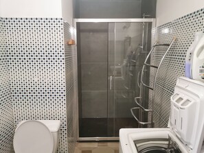 Shower, hair dryer, towels - Spacious T3 apartment - 10 min from Ajaccio and beaches (Bastelicaccia)
