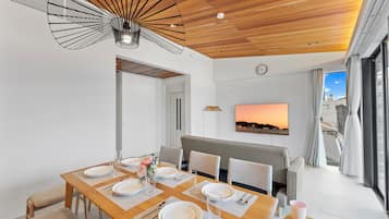 Deluxe Apartment, Balcony, Partial Ocean View | Dining