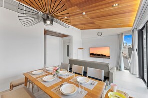 Deluxe Apartment, Balcony, Partial Ocean View | Dining - Zushi Beach Terrace  (Zushi)