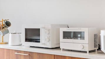 Deluxe Apartment, Balcony, Partial Ocean View | Interior