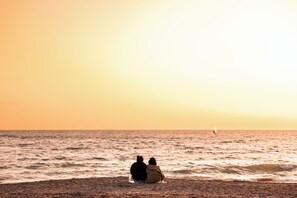 Apartamento Deluxe, balcón, vistas parciales al mar | Playa