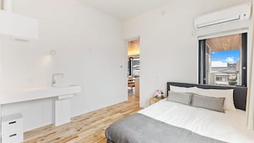 Blackout curtains, free WiFi