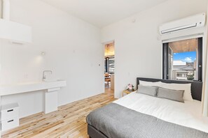 Leilighet – deluxe, balkong, delvis havutsikt | Blendingsgardiner og wi-fi (inkludert)