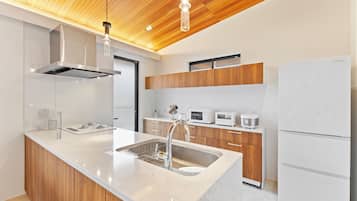 Deluxe Apartment, Balcony, Partial Ocean View | Private kitchen