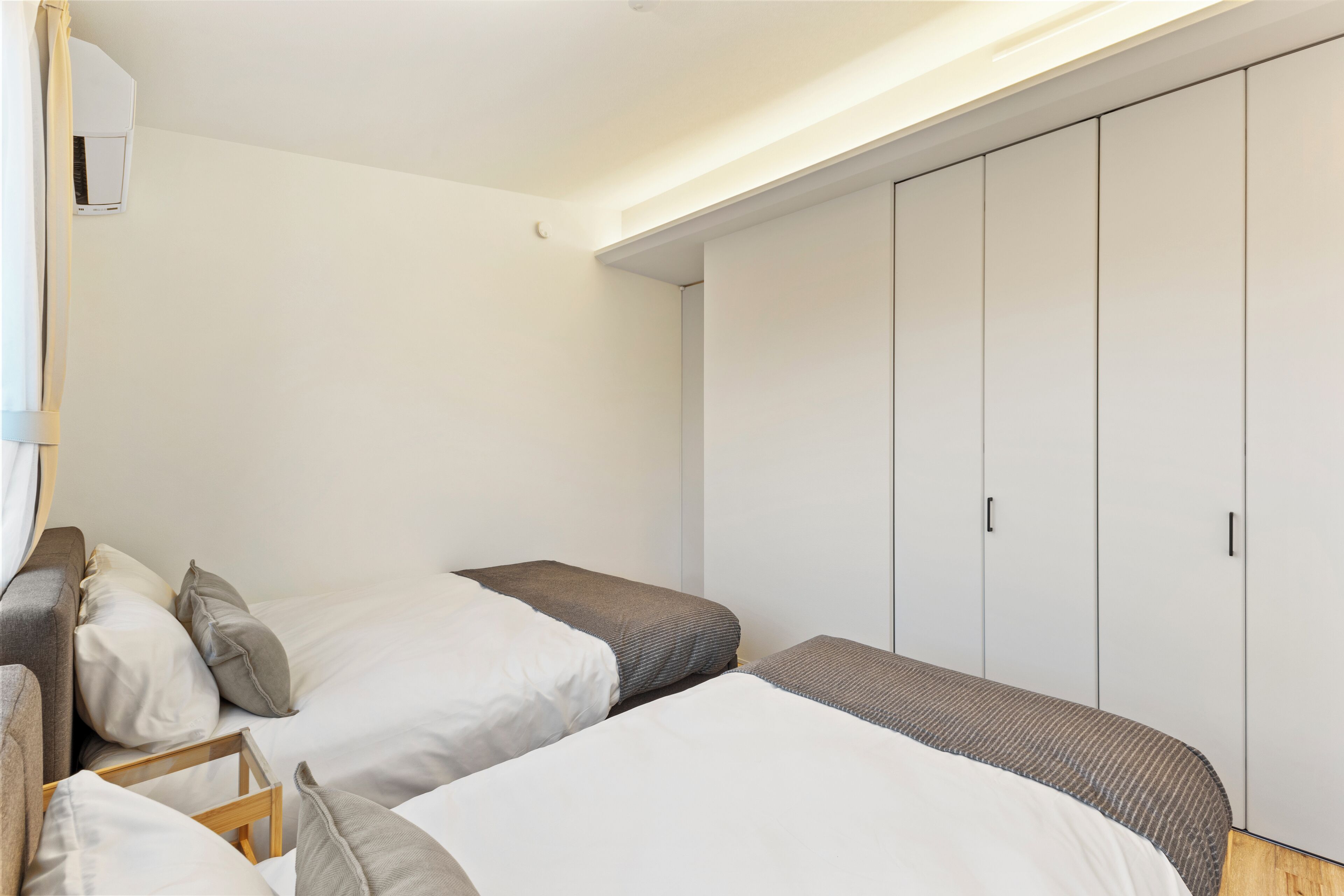 Deluxe-Apartment, Balkon, eingeschränkter Meerblick | Verdunkelungsvorhänge, kostenloses WLAN