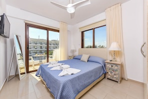 3 bedrooms, in-room safe, iron/ironing board, free WiFi - Nissi Apartment #101 (Ayia Napa)