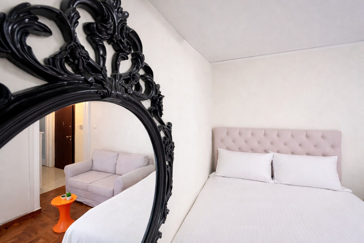 1 dormitori, planxa i posts de planxar, Internet i roba de llit 