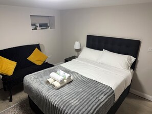 1 bedroom, iron/ironing board, WiFi - Stylish 1-Bed Apartment | Ideal for 2 Guests (Manchester)