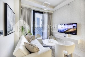 Living area - Bloomfields Classic 2Br With Private (Dubai)