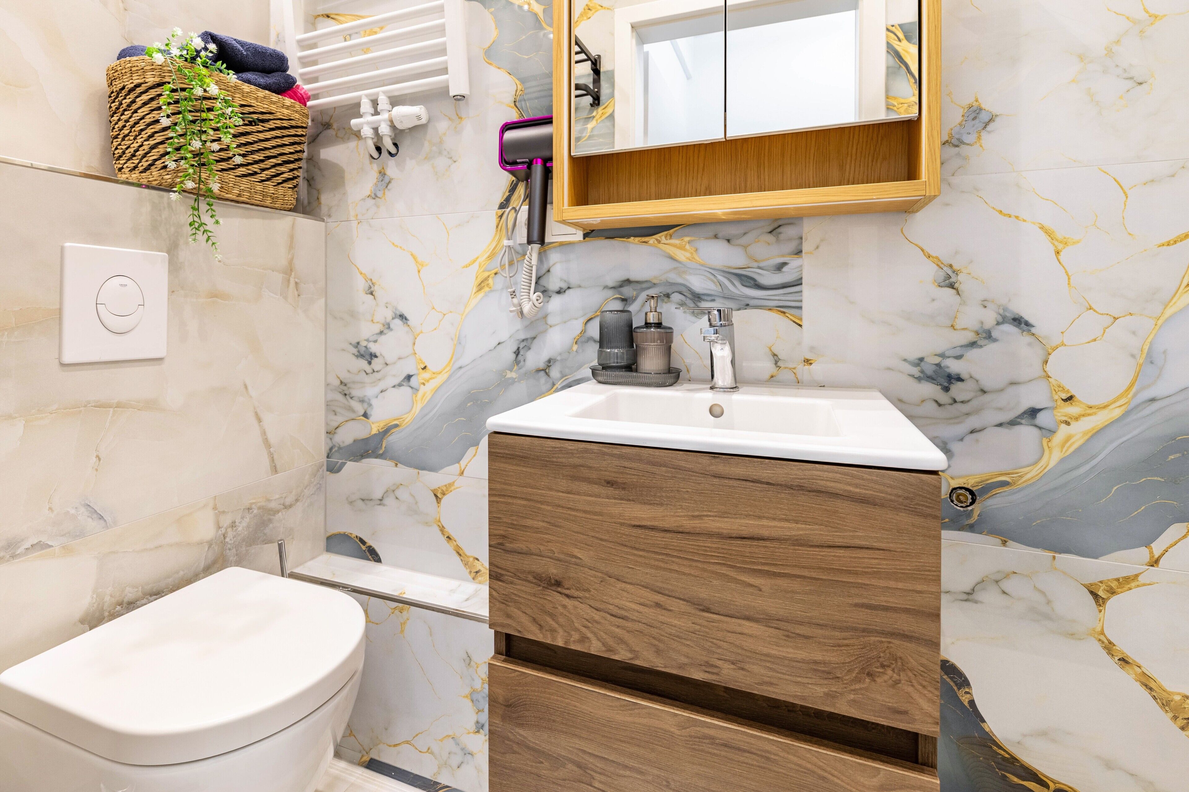 淋浴设施、吹风机、毛巾