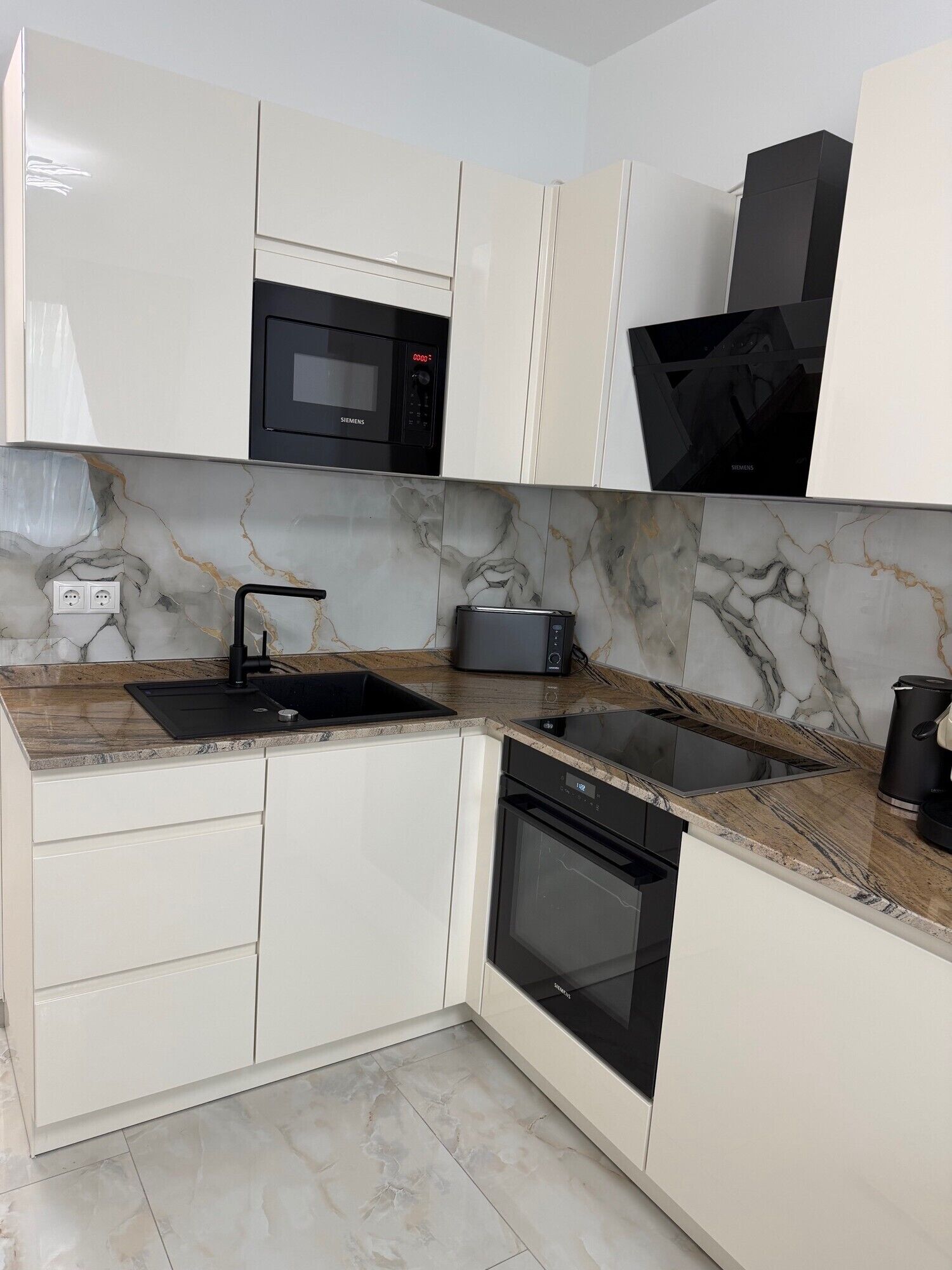 Refrigerador, microondas, horno, placa de cocina