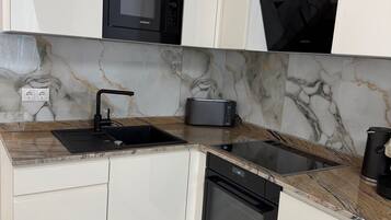 Refrigerador, microondas, horno, placa de cocina