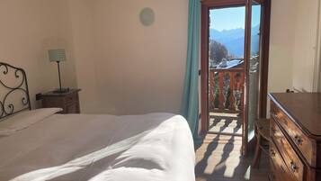 Duplex, sacada, vista para o jardim | Wi-Fi de cortesia