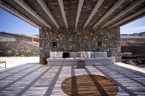 Outdoor dining - Villa Cornelia 1 with sea view - My Rental homes (Mykonos)