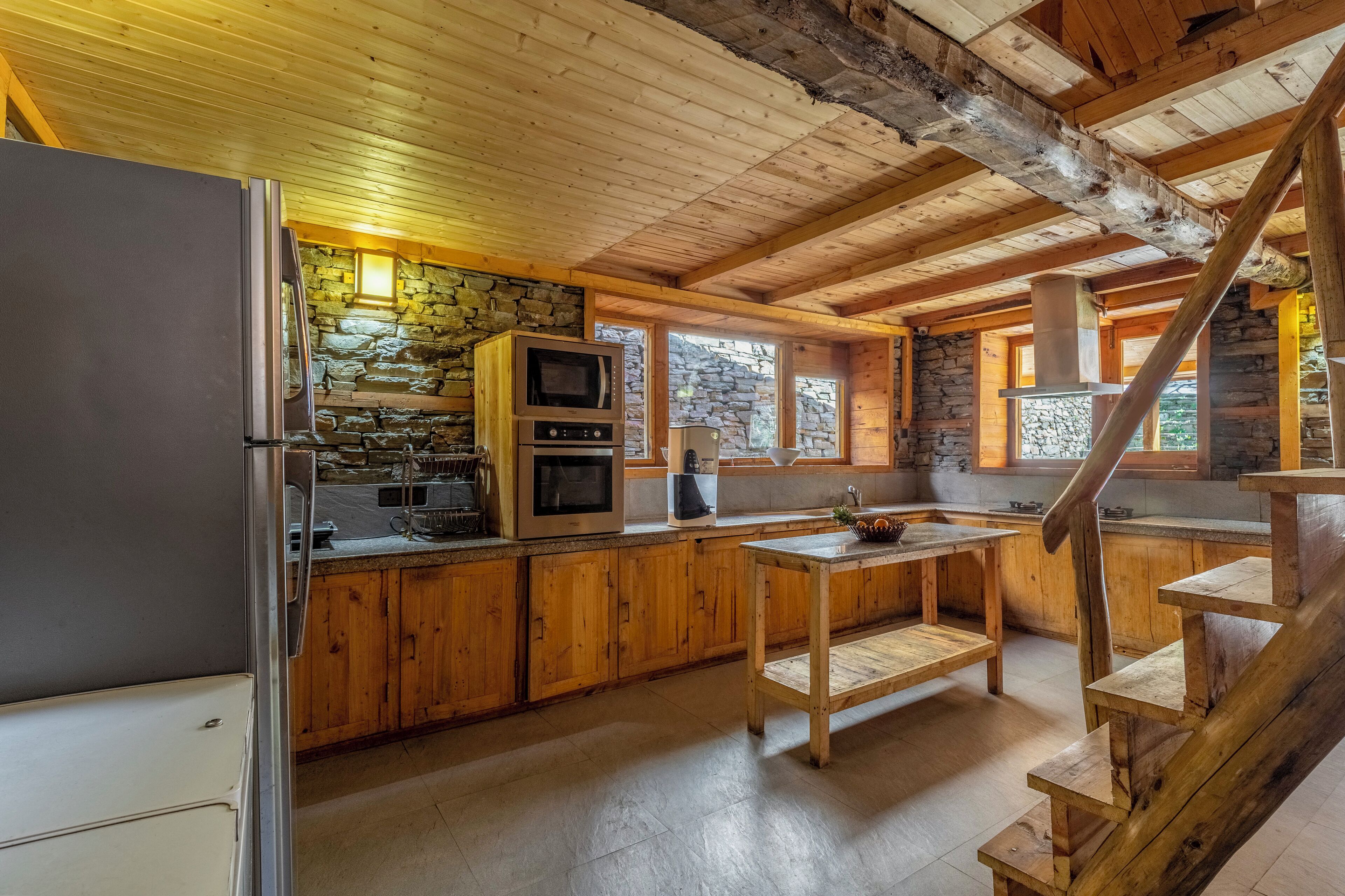 Classic Villa, Balcony, Mountain View | Private kitchen