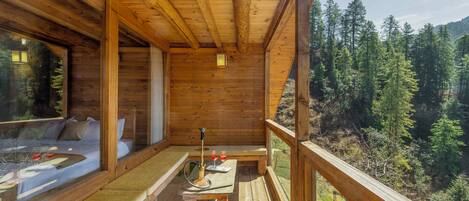 Classic Villa, Balcony, Mountain View | Property grounds