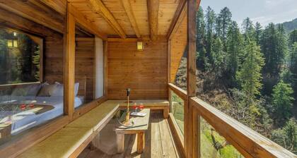 ELIVAAS Skylounge 4 BHK with Garden