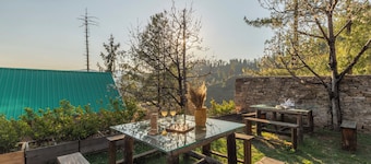 ELIVAAS Skylounge 4 BHK with Garden