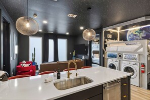 Wi-Fi de cortesia, roupa de cama