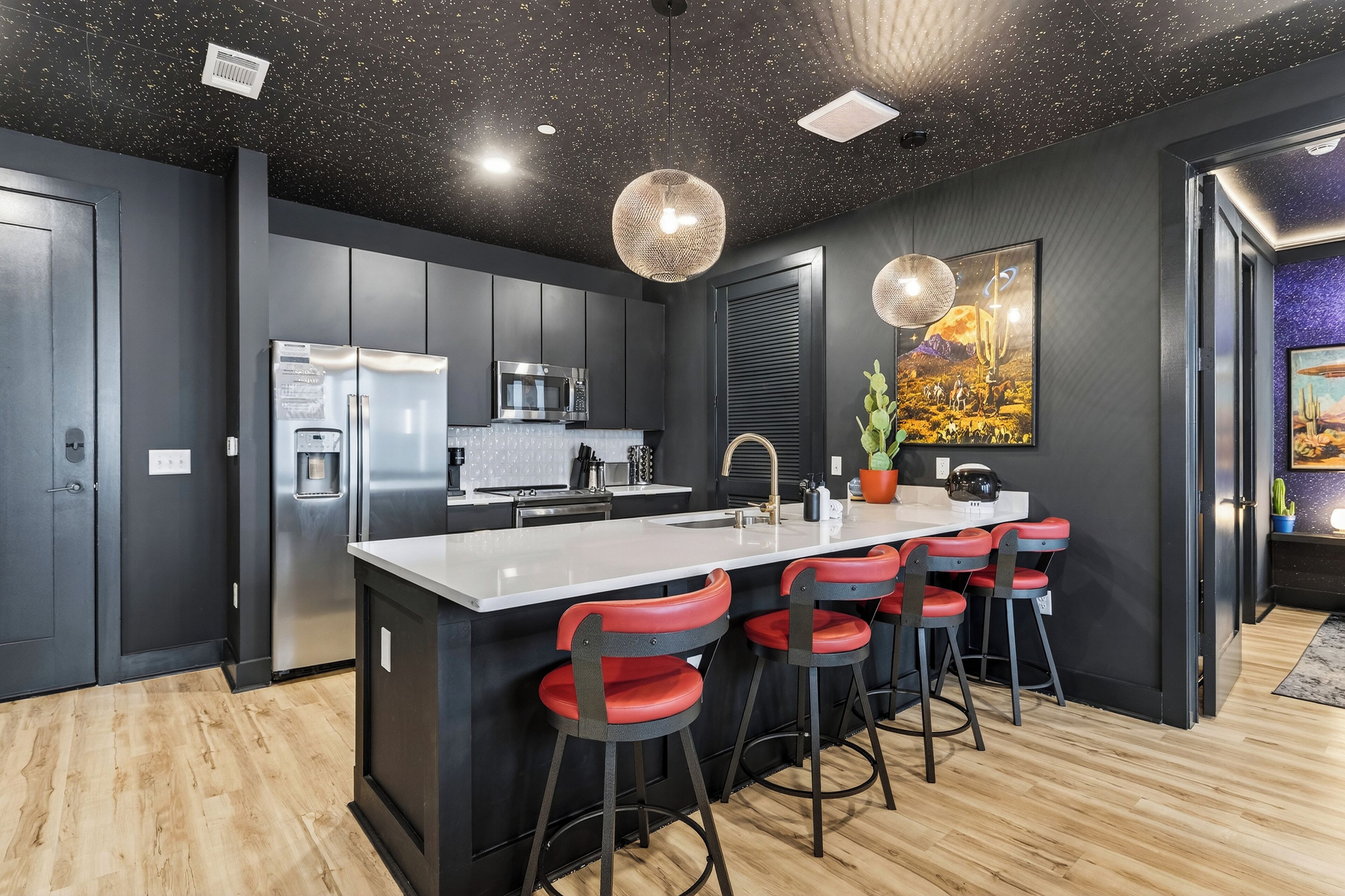 Refrigerador, microondas, horno y parrilla de estufa 