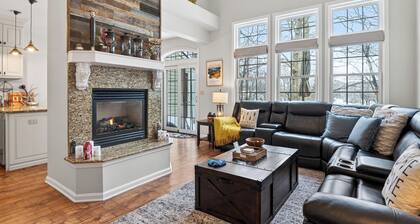 Ski + Lakes + Hot Tub | Near Lake Harmony + Big Boulder | Crestline Retreat