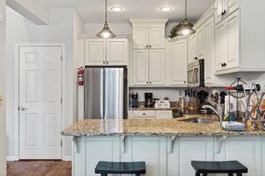 Réfrigérateur, four, plaque de cuisson, lave-vaisselle