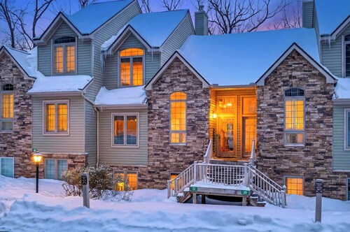 Ski + Lakes + Hot Tub | Near Lake Harmony + Big Boulder | Crestline Retreat