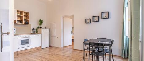 Basic Apartment | Dining