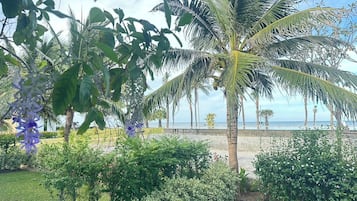 Beachfront Villa | Vue de la chambre