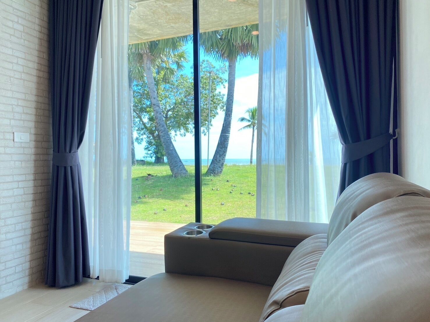 Beachfront Villa | บริเวณนั่งเล่น