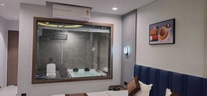 Habitación económica doble | Colchones con acolchado adicional y escritorio