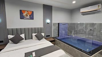 Escritorio y espacio para trabajar con laptop