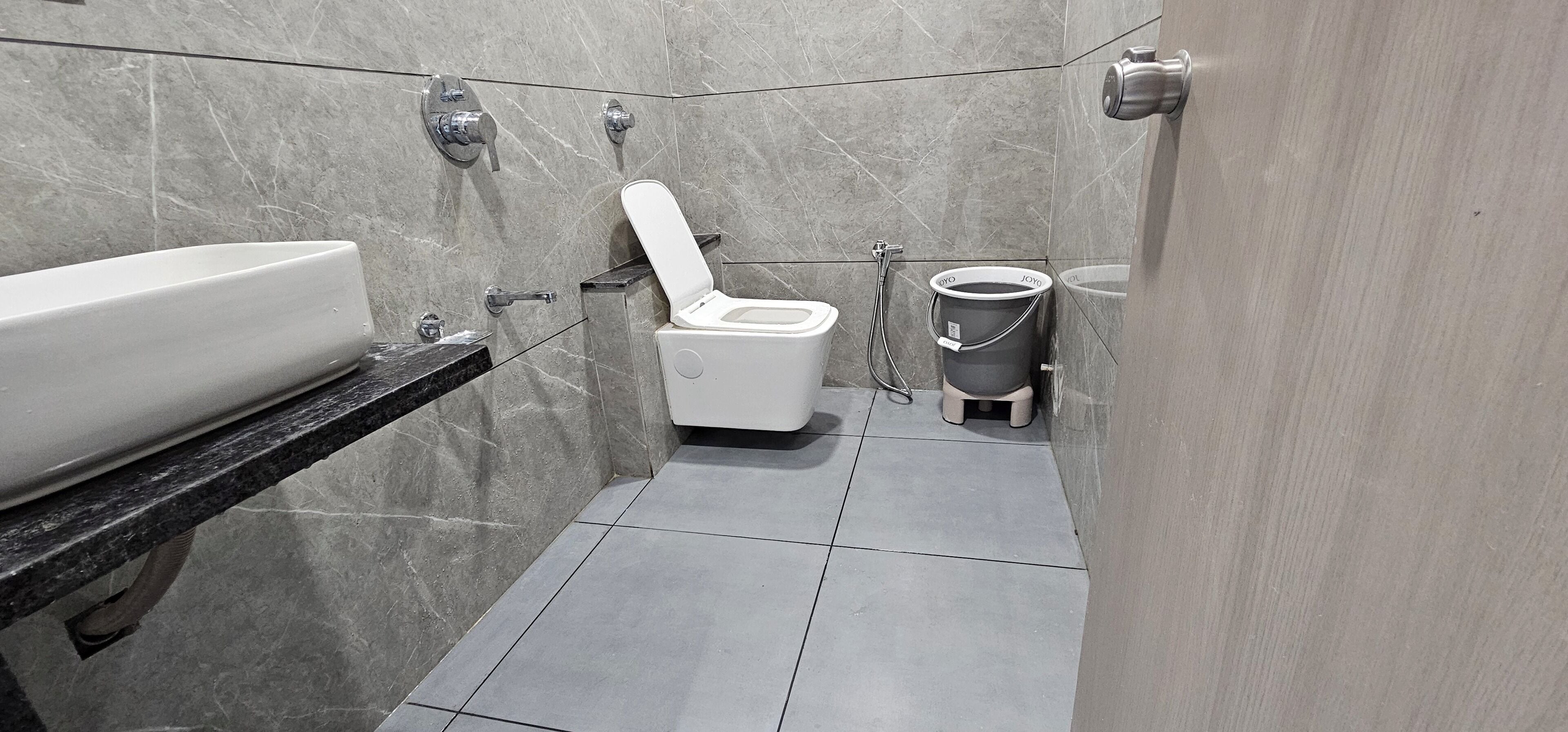 Artículos de tocador gratuitos, pantuflas, toallas, jabón