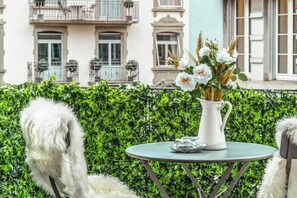 Outdoor dining - BoutiqueLuxury | Balcony | AC | Downtown (Zürich)