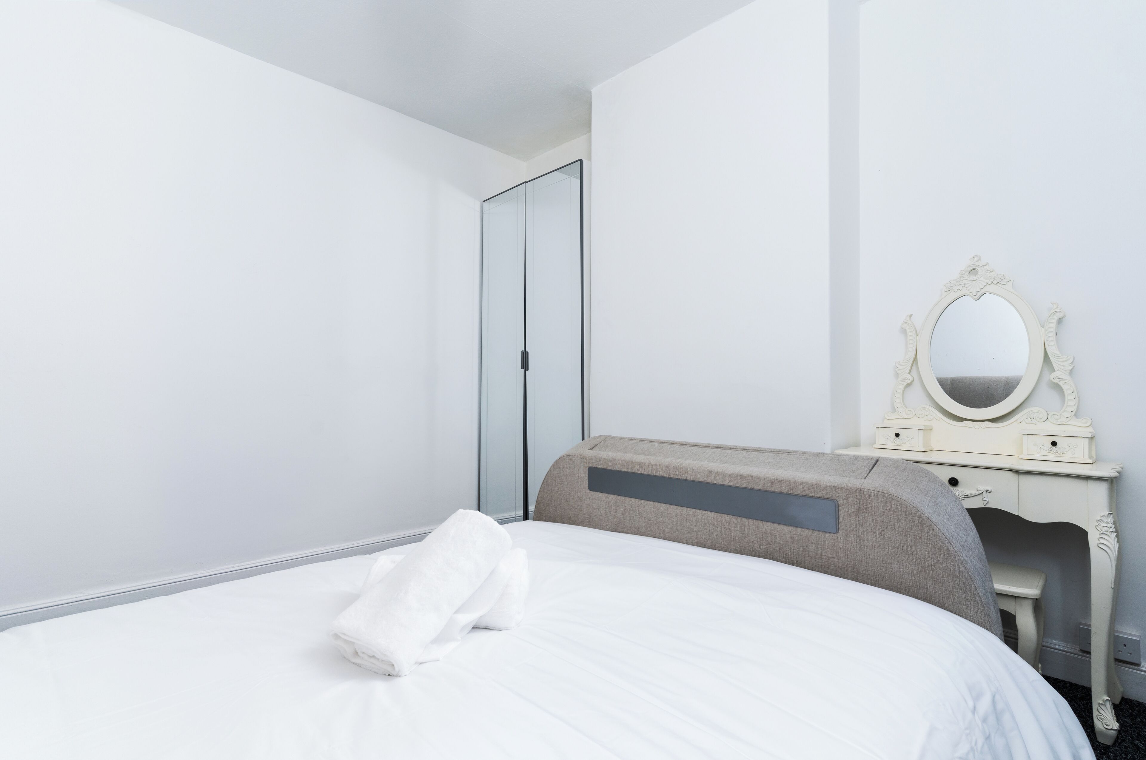 1 chambre, fer et planche à repasser, Wi-Fi gratuit, draps fournis